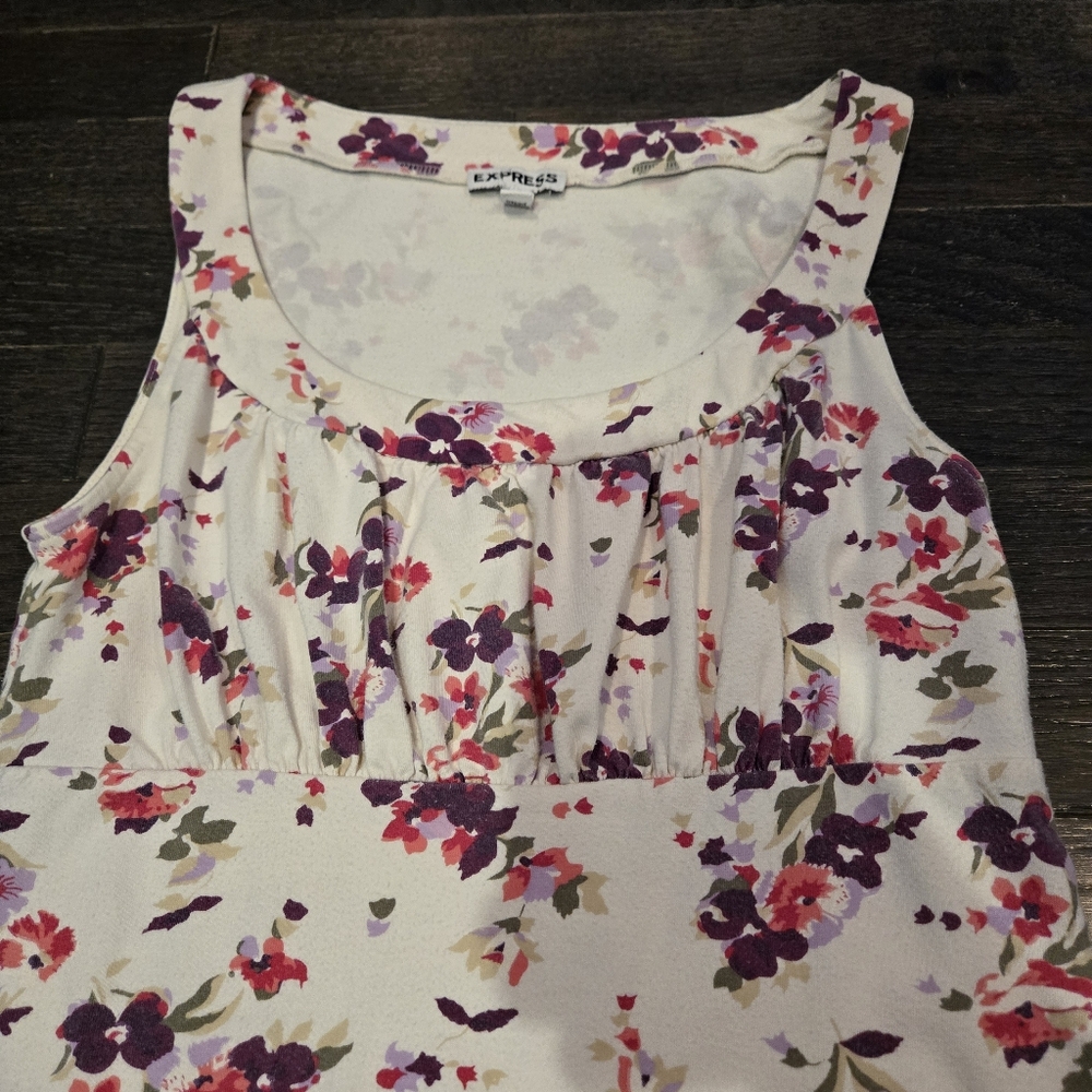 Lot of 3 Sleeveless Tops - White, Coral, Purple Spring, Floral, Beading - SZ XS - Picture 3 of 16
